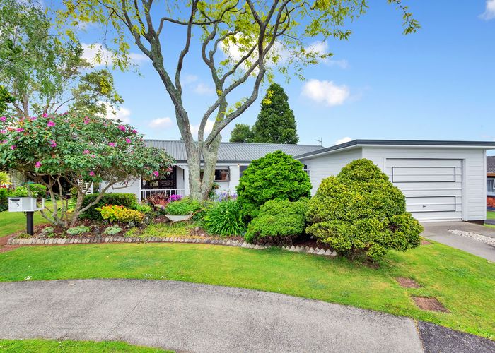  at 5 Sunshine Place, Papakura