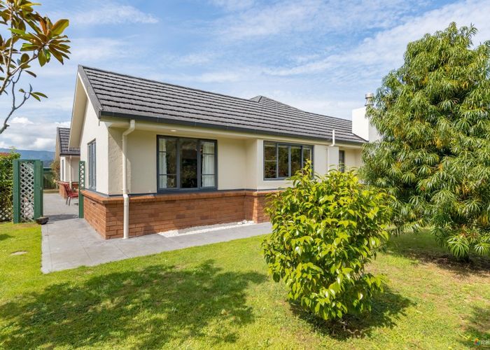 Free property data for 6 Kirton Drive, Riverstone Terraces, Upper Hutt