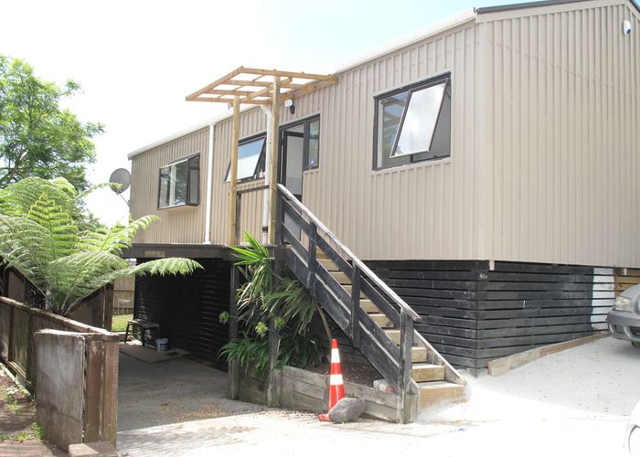  at 2/40 Hollyford Drive, Clover Park, Auckland