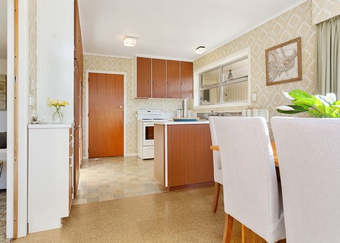  at 8 Woodstock Crescent, Leamington, Cambridge