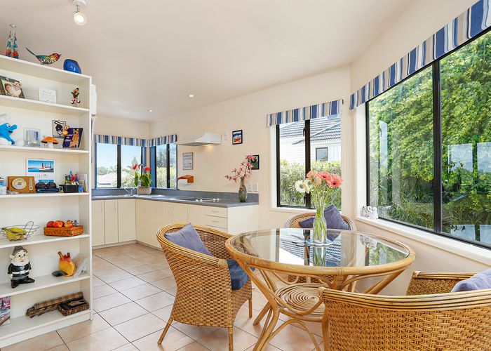  at 6 Seaside Avenue, Waterview, Auckland