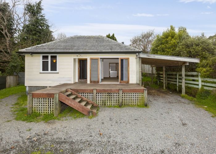 at 5 Avian Road, Blue Mountains, Upper Hutt