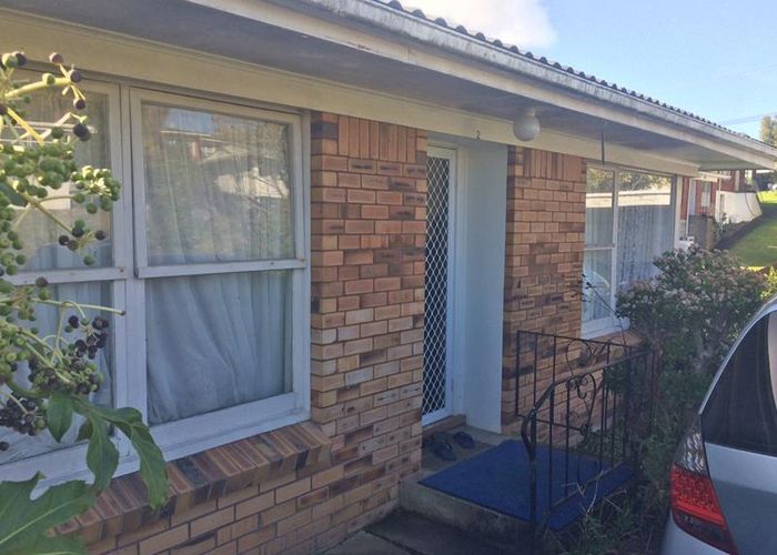  at 2/4 Anne Road, Hillcrest, Auckland