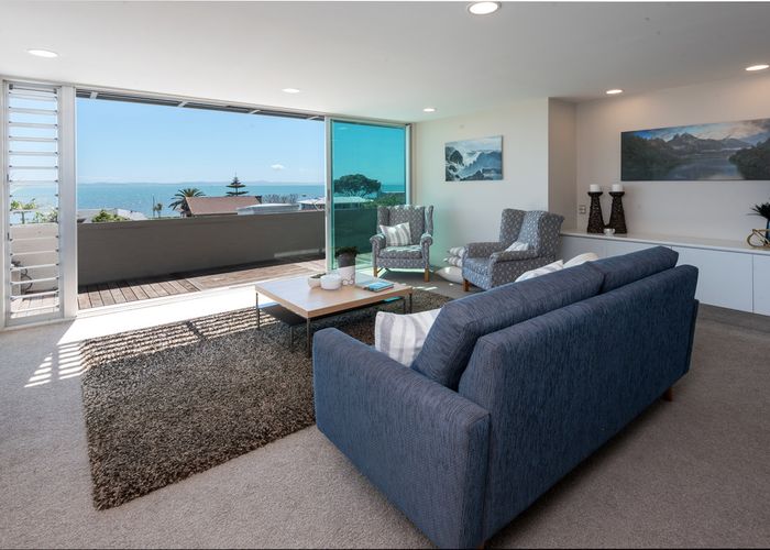  at 2/25 Rogers Avenue, Eastern Beach, Auckland