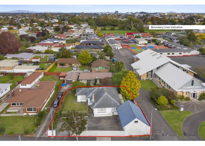  at 94 Clarkin Road, Fairfield, Hamilton