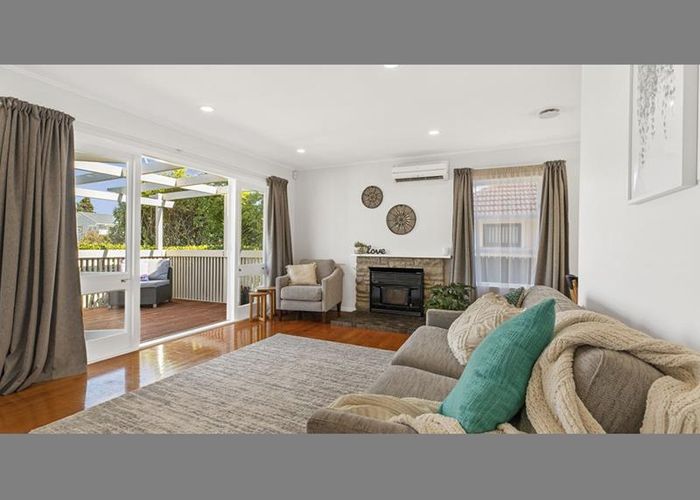  at 24 La Rosa Street, Green Bay, Auckland
