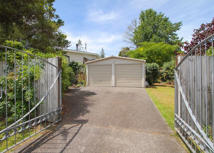  at 75 Powrie Street, Glenfield, Auckland