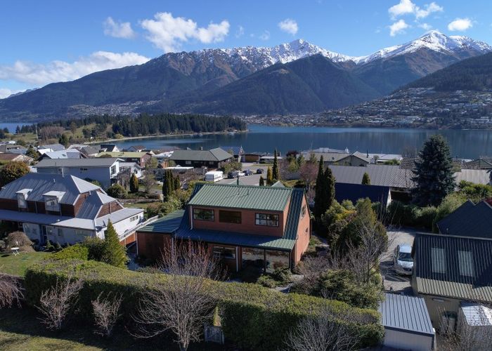  at 8 Kelvin Place, Kelvin Heights, Queenstown