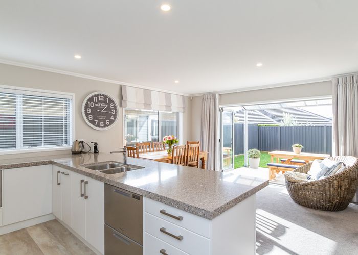  at 8 Chalfont Road, Silverstream, Upper Hutt