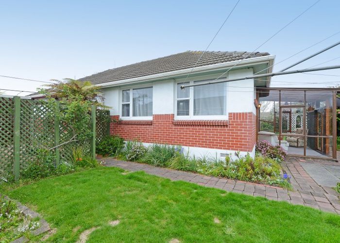 Free property data for 17 Camp Street, Silverstream, Upper Hutt homes