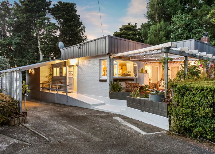  at 20 SCENIC DRIVE , Hill Park , Titirangi 