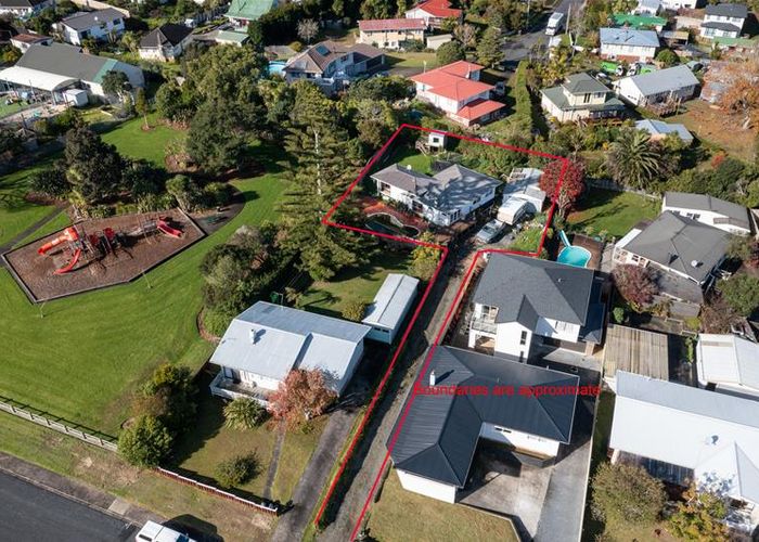  at 27 Kaikoura Street, Henderson, Auckland