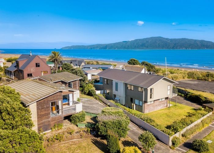  at 33 Oratia Street, Waikanae Beach, Waikanae
