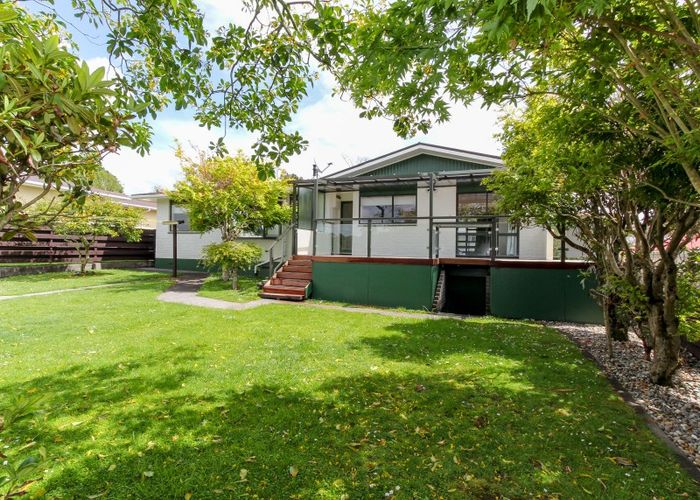  at 104 Riversdale Drive, Merrilands, New Plymouth