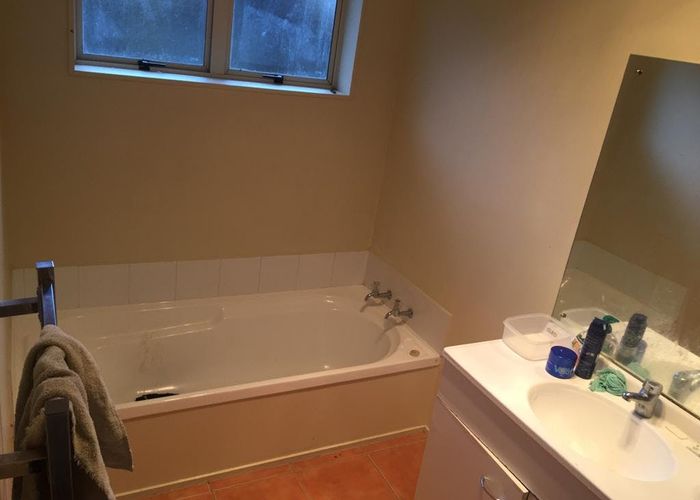  at 52 Glenveagh Park Drive, Weymouth, Auckland