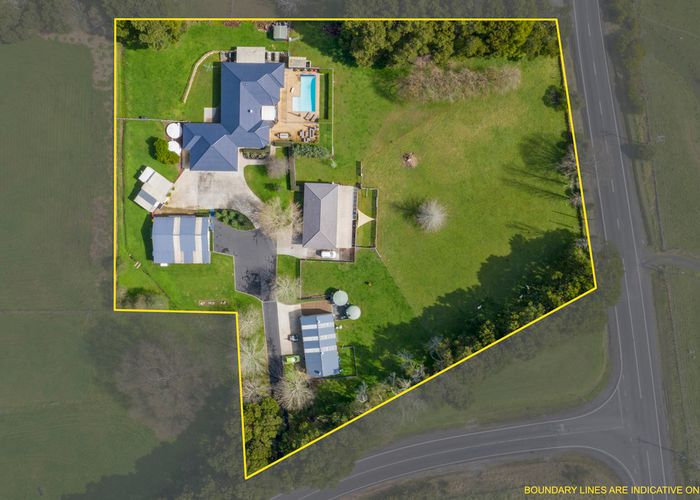  at 8 Wright Road, Redvale, Auckland