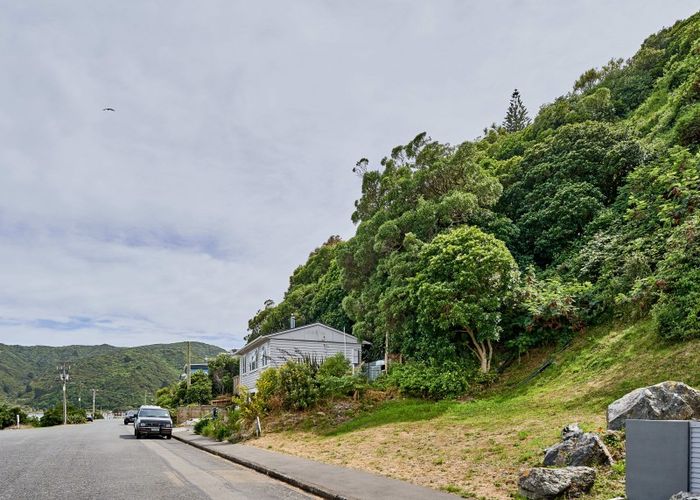  at 74 Moana Road, Plimmerton, Porirua
