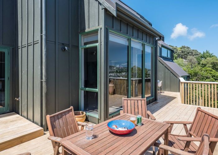  at 2/77 Nevay Road, Miramar, Wellington
