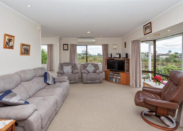  at 2 Kenwick Place, Burswood, Auckland