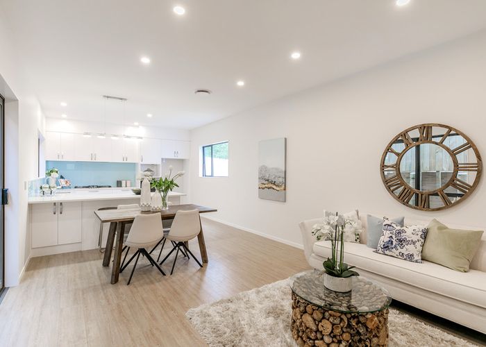  at 79 Lake Road, Northcote, Auckland