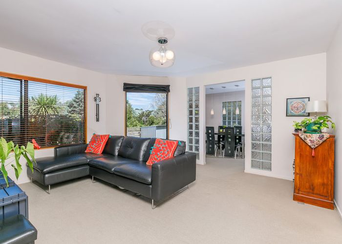  at 2/60 Centorian Drive, Windsor Park, Auckland