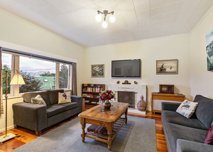 at 90 Aroha Avenue, Sandringham, Auckland
