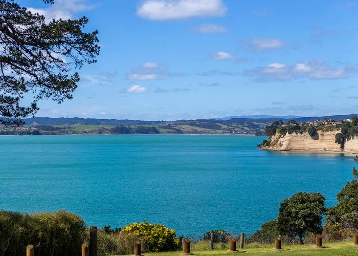  at 60 Marine Parade, Mellons Bay, Auckland