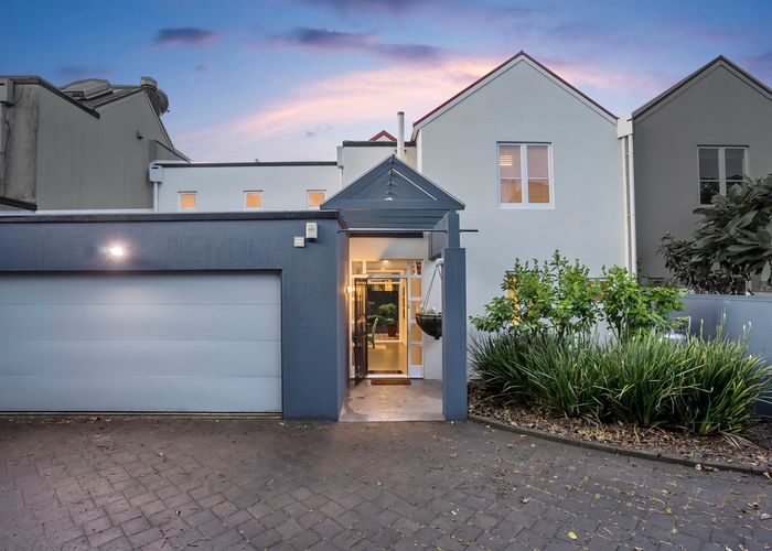  at 2/19 Waiatarua Road, Remuera, Auckland