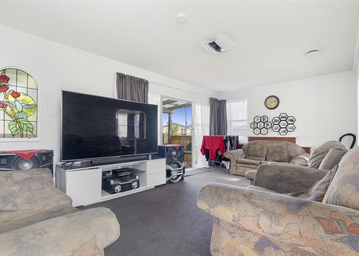  at 36 Garden Heights Avenue, Glenview, Hamilton