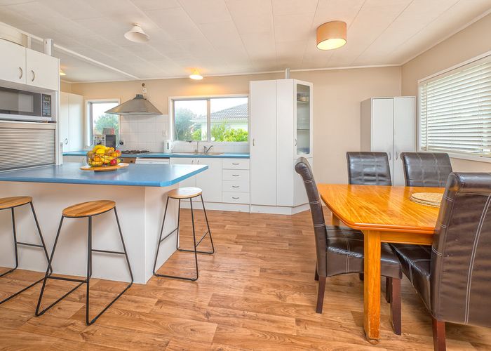  at 52 Peverill Crescent, Papatoetoe, Auckland