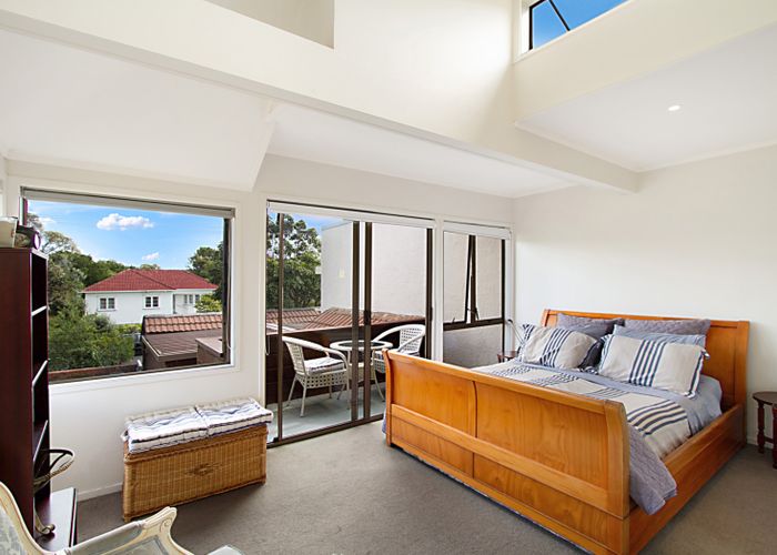  at 2/13 Tagalad Road, Mission Bay, Auckland