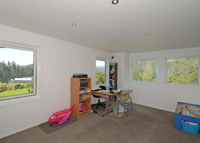  at 6 Streets Way, Timberlea, Upper Hutt