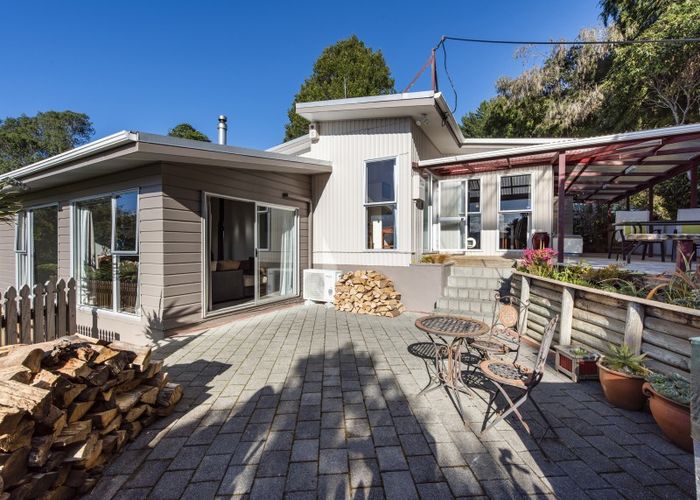  at 70 Wyndham Road, Pinehaven, Upper Hutt