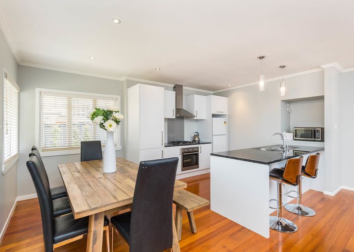  at 20 Esmonde Road, Takapuna, Auckland