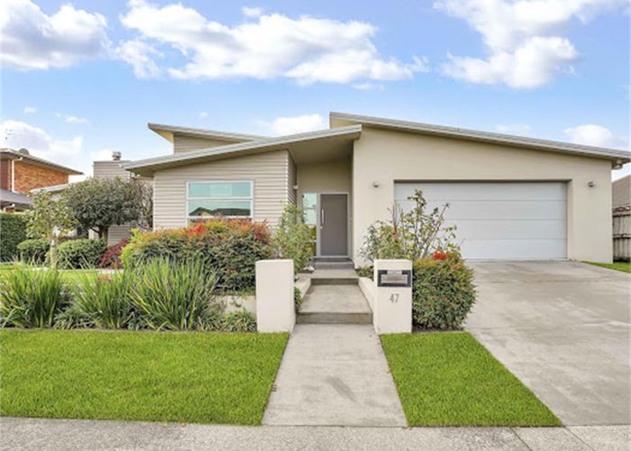  at 47 Palliser Drive, Huntington, Hamilton