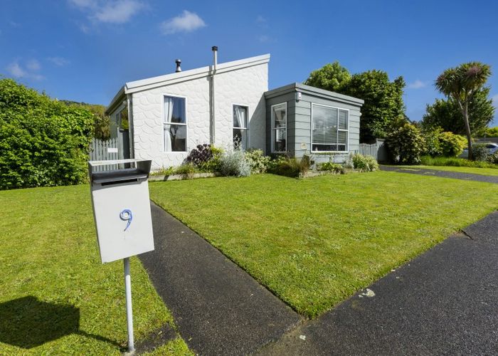  at 9 Akron Grove, Totara Park, Upper Hutt