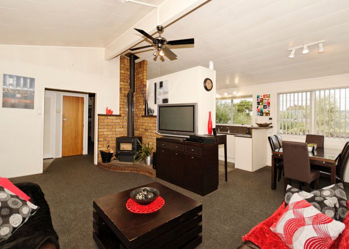  at 11 Glen Road, Ranui, Auckland