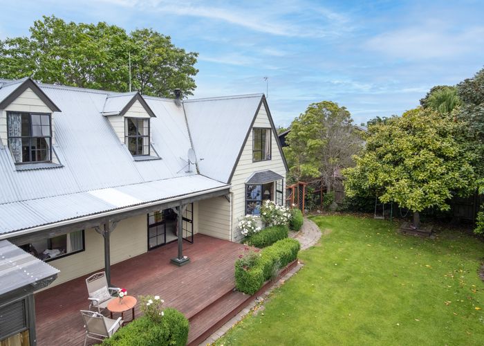  at 52 Gladstone Road, Woodend, Woodend