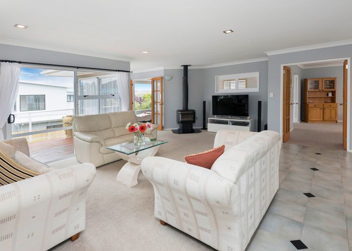  at 14 Chisbury Terrace, Shelly Park, Auckland