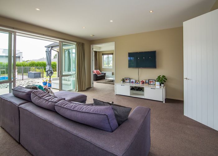 Free property data for 8 Rotherham Drive, West Melton homes.co.nz