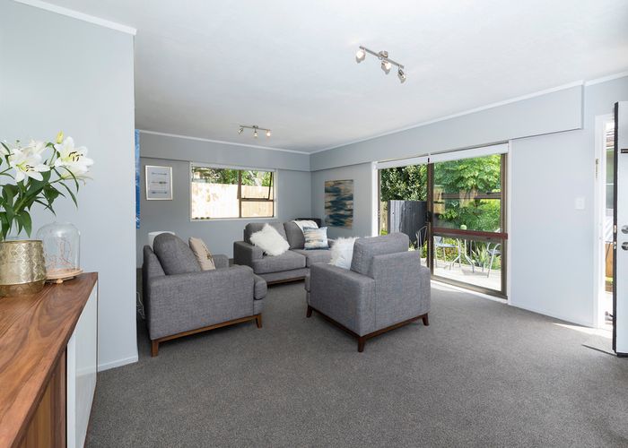  at 2/17 Butley Drive, Farm Cove, Auckland