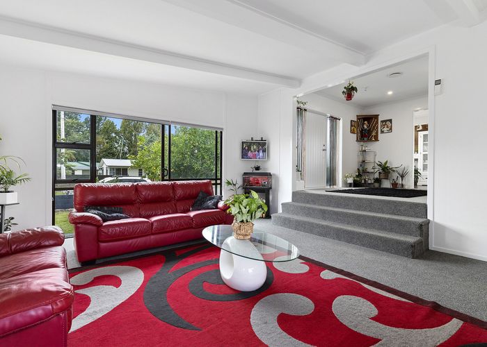  at 6 Parkdale Place, Glenview, Hamilton