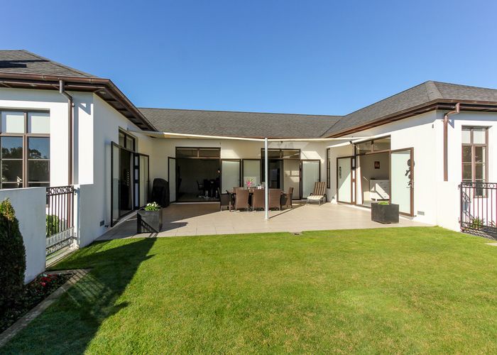 at 7 Oakwood Drive, Highlands Park, New Plymouth