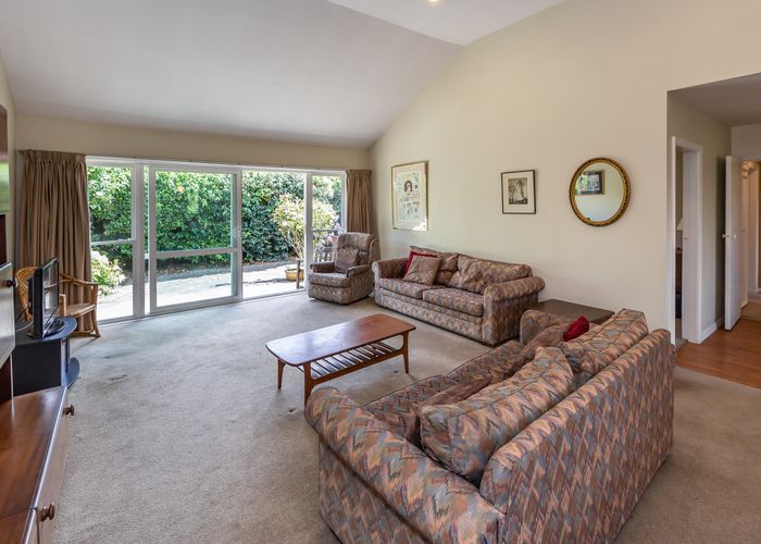  at 2/75 Garreg Road, Bryndwr, Christchurch