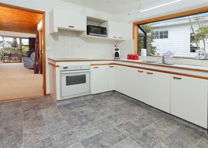  at 20 Palomino Drive, Henderson, Auckland