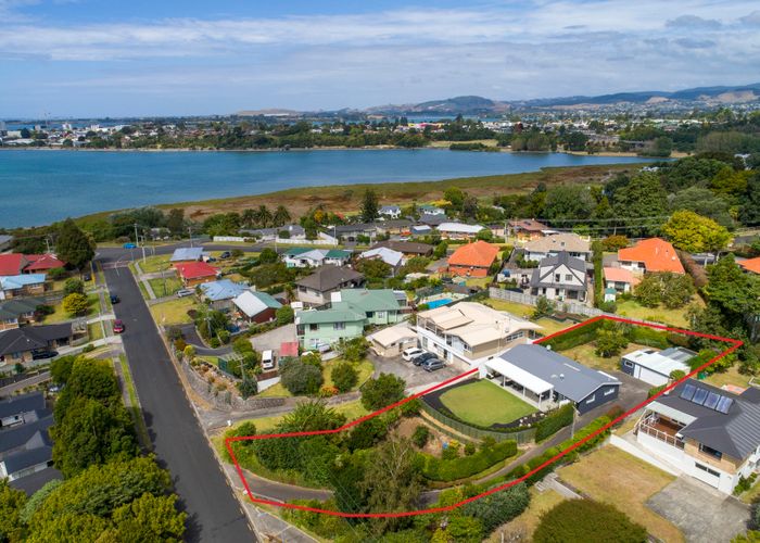  at 18 Sutherland Road, Brookfield, Tauranga