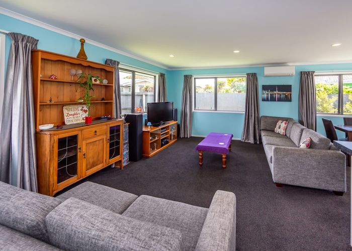  at 8 Carteret Place, Aranui, Christchurch