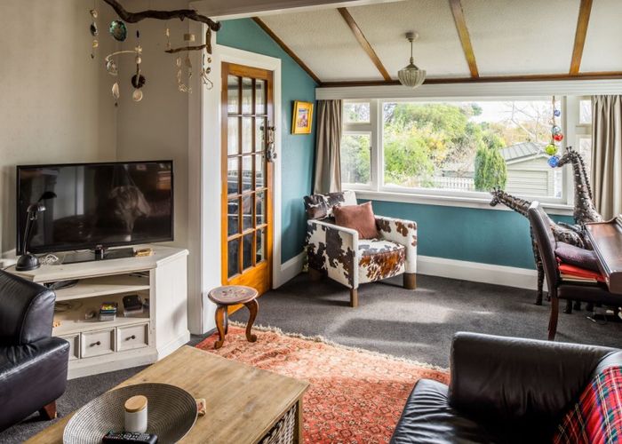  at 11 Kaitawa Road, York Bay, Lower Hutt