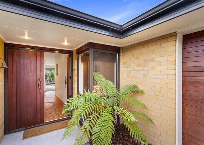  at 33 Te Wharau Drive, Greenhithe, Auckland
