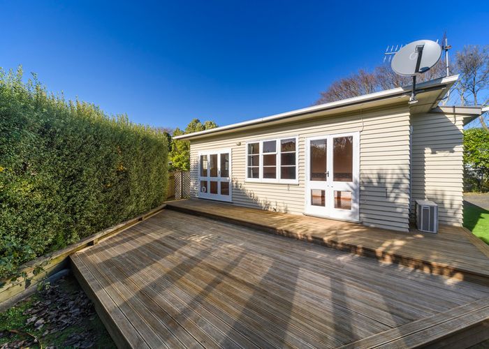  at 6 Nathan Place, West End, Palmerston North